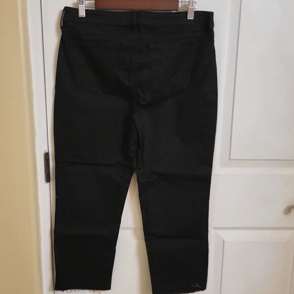 NYDJ Black Capri jeans/frayed hem Size 10 NWOT - Picture 4 of 14